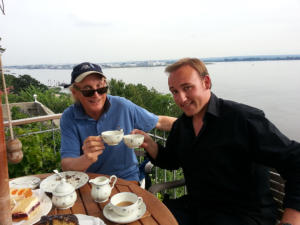 Friesentee mit Otto Waalkes in Hamburg, 2012 | Foto: Carlo Bchner 